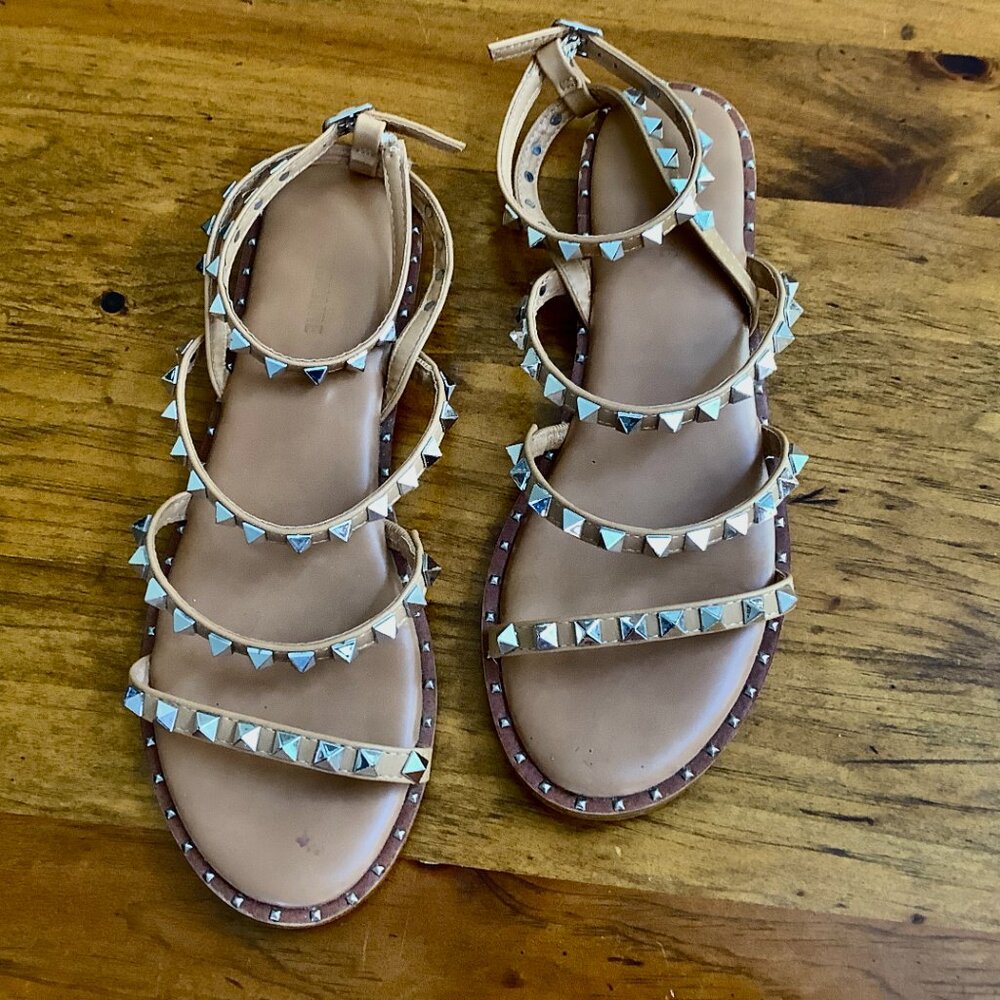 Sandals Sz 8.5Tan / Silver Studs. Ankle Strap